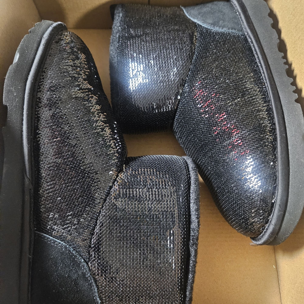 UGG Kids Glittery Black Boots - Picture 1 of 4